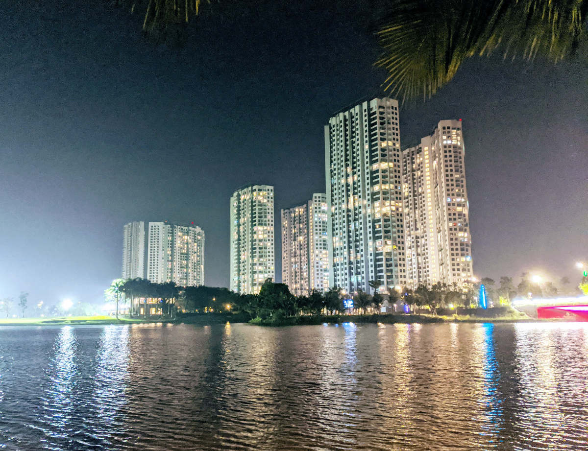 Công viên Hồ Thiên Nga Ecopark ban đêm