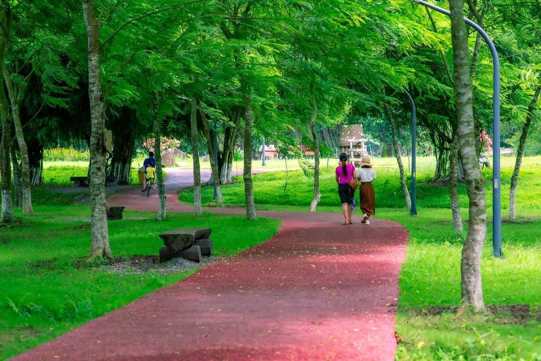 Vỉa hè ở Ecopark