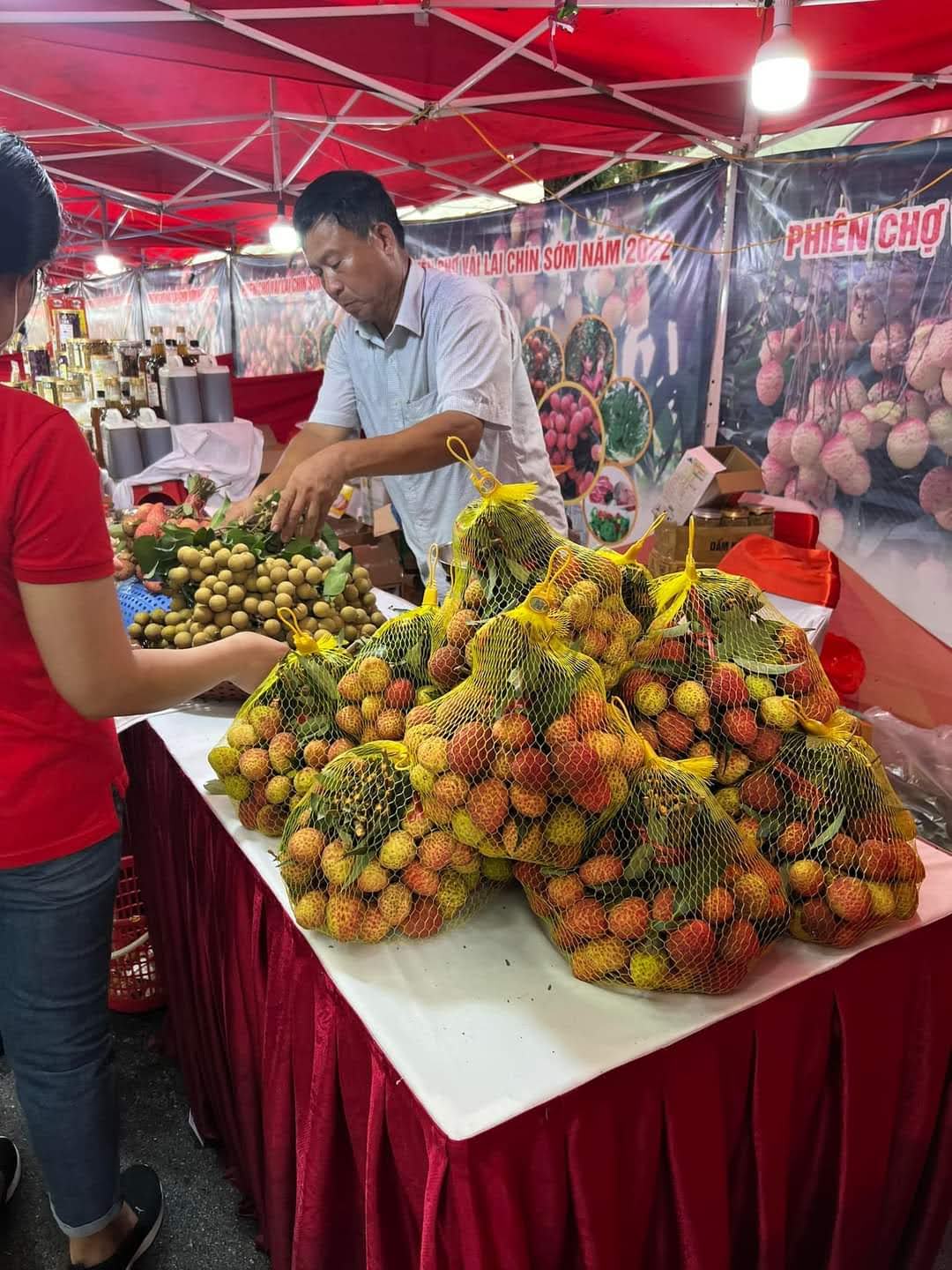 Phiên chợ Vải lai chín sớm năm 2022 tại Ecopark